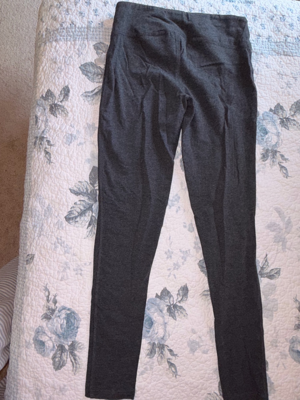 *BRAND NEW* Women’s Small Dark Grey Ripped Leggings